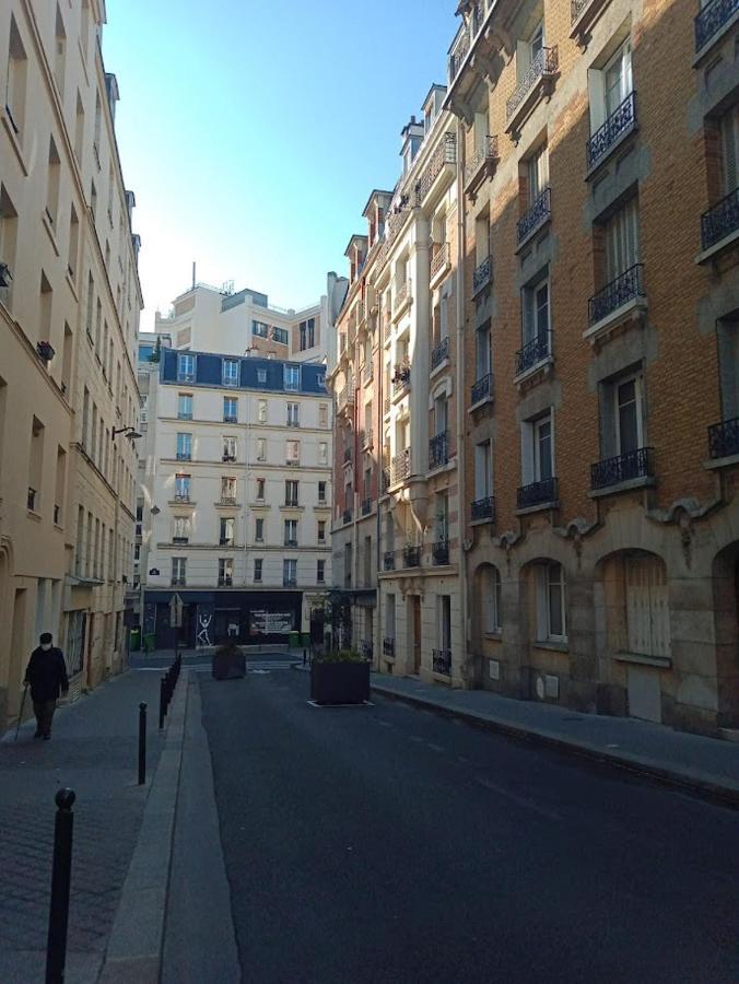 Ferienwohnung Petite Maison Avec Cour Dans Les Beaux Quartiers-Vous Faites Le Menage- Very Good Prices For T-H-E Location But You Have To Clea-N Th-E Flat Paris Exterior foto