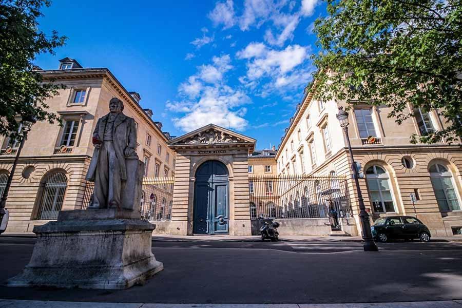 Ferienwohnung Petite Maison Avec Cour Dans Les Beaux Quartiers-Vous Faites Le Menage- Very Good Prices For T-H-E Location But You Have To Clea-N Th-E Flat Paris Exterior foto