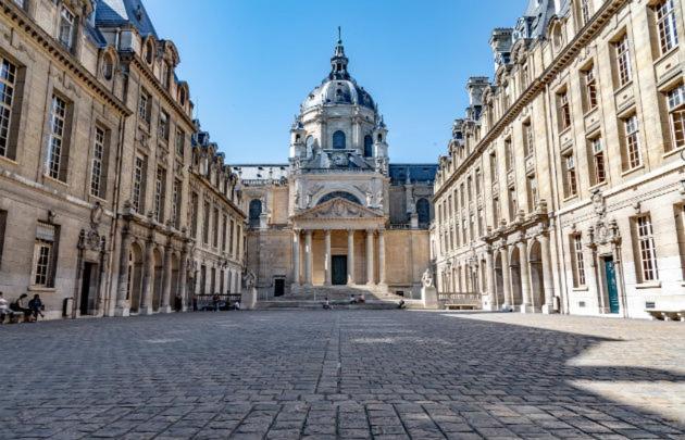 Ferienwohnung Petite Maison Avec Cour Dans Les Beaux Quartiers-Vous Faites Le Menage- Very Good Prices For T-H-E Location But You Have To Clea-N Th-E Flat Paris Exterior foto