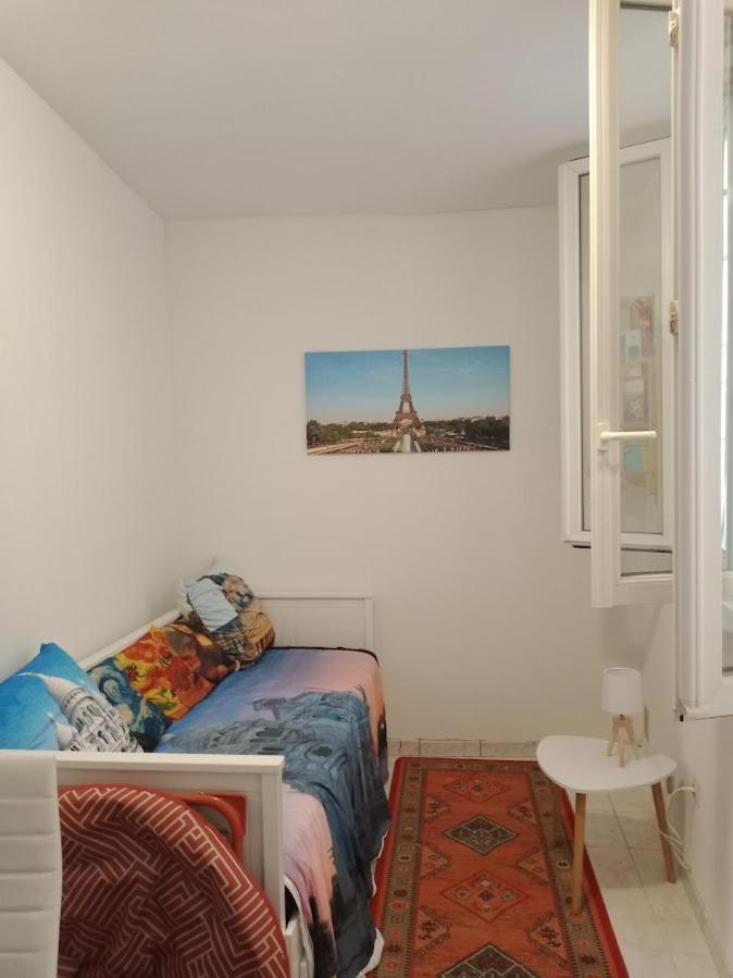 Ferienwohnung Petite Maison Avec Cour Dans Les Beaux Quartiers-Vous Faites Le Menage- Very Good Prices For T-H-E Location But You Have To Clea-N Th-E Flat Paris Exterior foto
