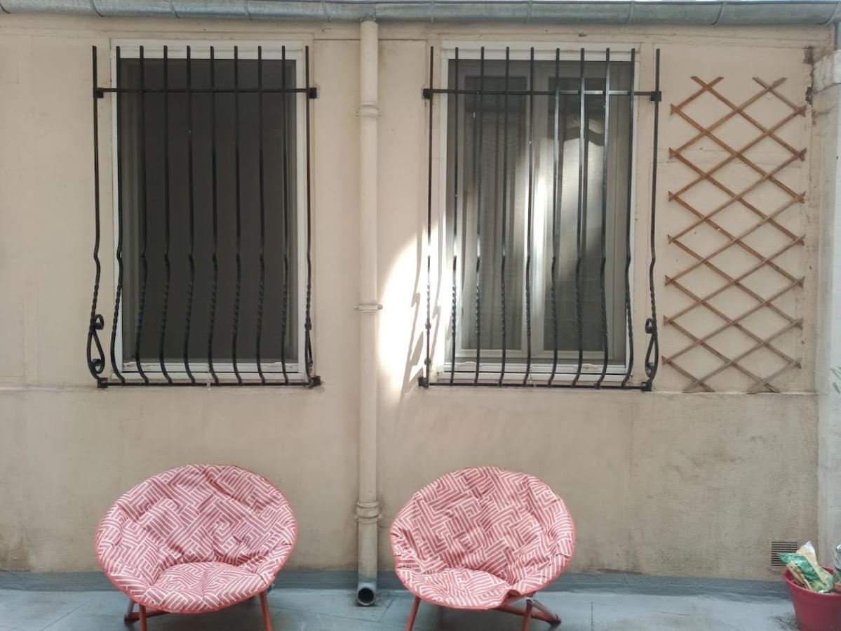 Ferienwohnung Petite Maison Avec Cour Dans Les Beaux Quartiers-Vous Faites Le Menage- Very Good Prices For T-H-E Location But You Have To Clea-N Th-E Flat Paris Exterior foto