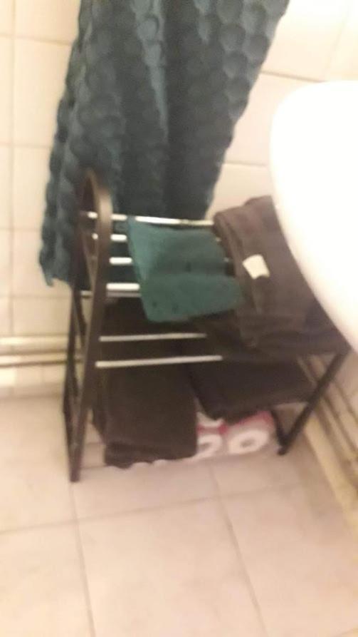 Ferienwohnung Petite Maison Avec Cour Dans Les Beaux Quartiers-Vous Faites Le Menage- Very Good Prices For T-H-E Location But You Have To Clea-N Th-E Flat Paris Exterior foto