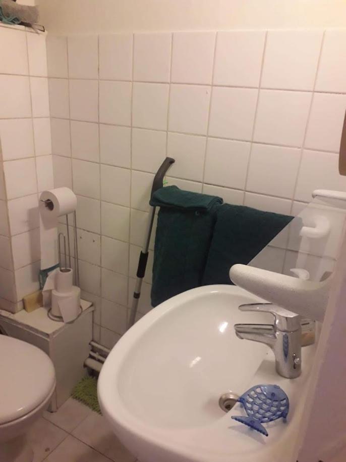 Ferienwohnung Petite Maison Avec Cour Dans Les Beaux Quartiers-Vous Faites Le Menage- Very Good Prices For T-H-E Location But You Have To Clea-N Th-E Flat Paris Exterior foto