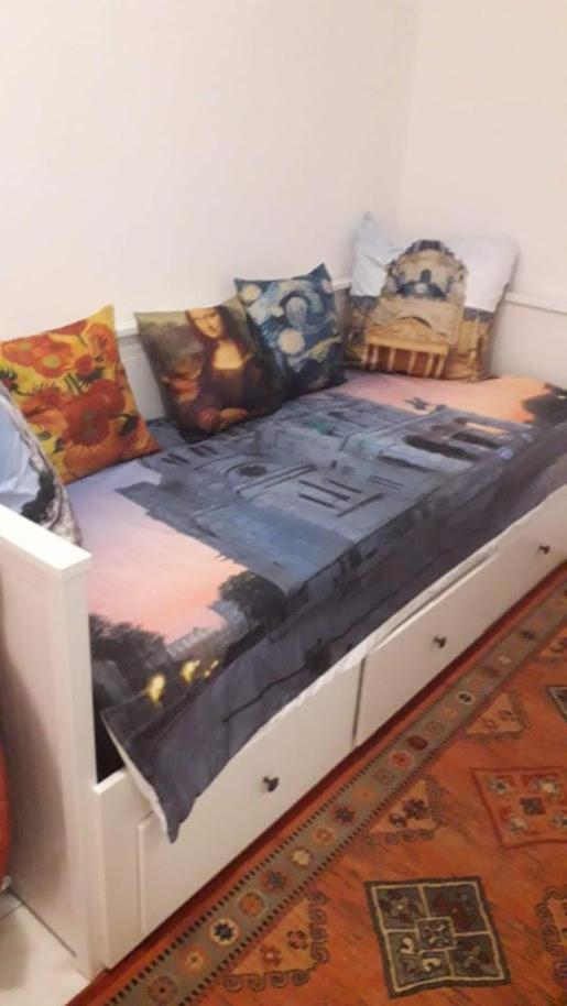 Ferienwohnung Petite Maison Avec Cour Dans Les Beaux Quartiers-Vous Faites Le Menage- Very Good Prices For T-H-E Location But You Have To Clea-N Th-E Flat Paris Exterior foto