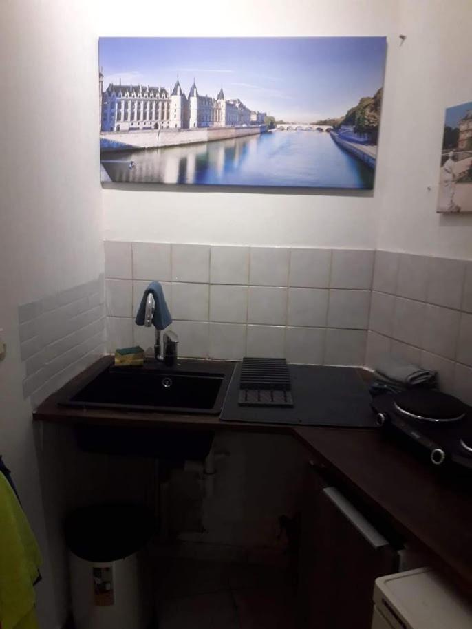 Ferienwohnung Petite Maison Avec Cour Dans Les Beaux Quartiers-Vous Faites Le Menage- Very Good Prices For T-H-E Location But You Have To Clea-N Th-E Flat Paris Exterior foto