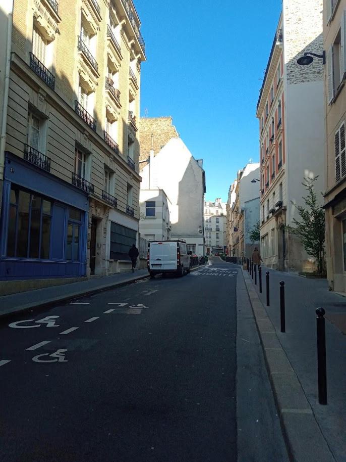 Ferienwohnung Petite Maison Avec Cour Dans Les Beaux Quartiers-Vous Faites Le Menage- Very Good Prices For T-H-E Location But You Have To Clea-N Th-E Flat Paris Exterior foto